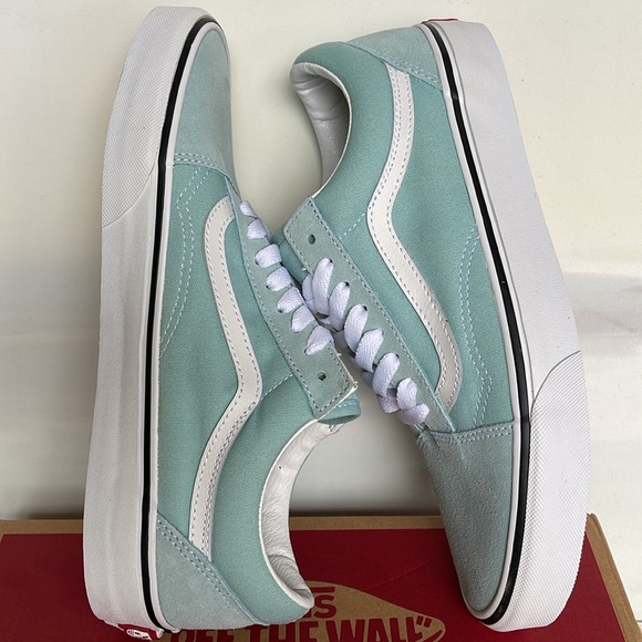Vans WMNS Old Skool
Color Theory Canal Biue
VN0007NTH70
Sneakers - Picture 12 of 16